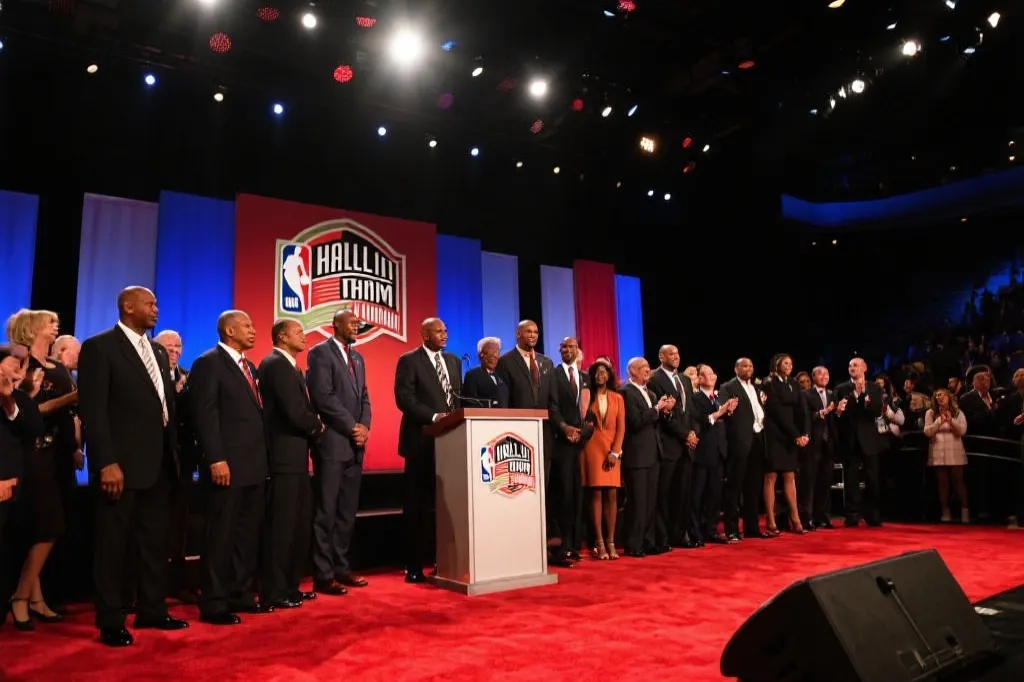 荣耀之巅：NBA名人堂入选仪式点燃传奇之夜